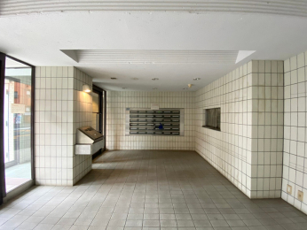 �G���g�����X�@�I�[�g���b�N�E���[���{�b�N�X