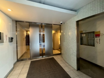 �G���g�����X�@�I�[�g���b�N