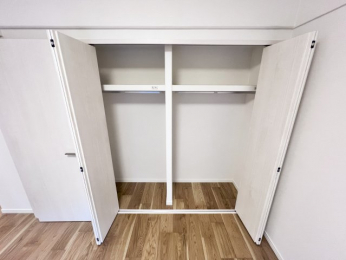 [@-