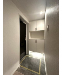 ց@-