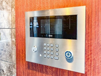 �G���g�����X�@�I�[�g���b�N