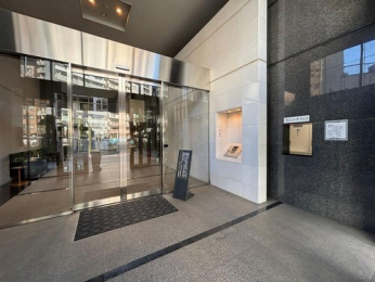 �G���g�����X�@�I�[�g���b�N