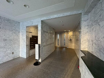 �G���g�����X�@�I�[�g���b�N