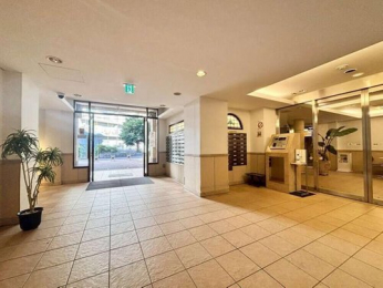 �G���g�����X�@�I�[�g���b�N