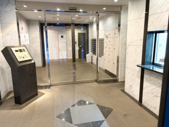 �G���g�����X�@�I�[�g���b�N