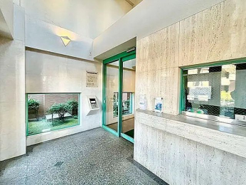 �G���g�����X�@�I�[�g���b�N