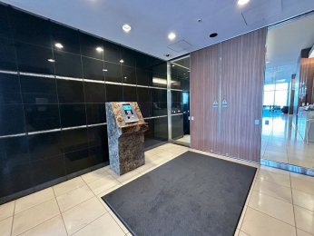 �G���g�����X�@�I�[�g���b�N