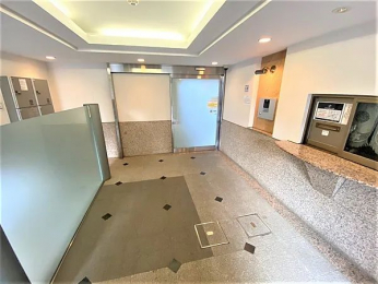 �G���g�����X�@�I�[�g���b�N