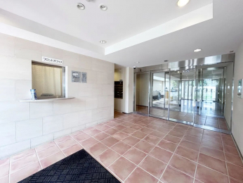 �G���g�����X�@�I�[�g���b�N