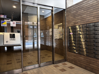 �G���g�����X�@�I�[�g���b�N