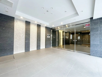 �G���g�����X�@�I�[�g���b�N