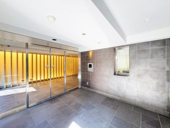 �G���g�����X�@�I�[�g���b�N