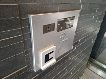 �G���g�����X�@�I�[�g���b�N