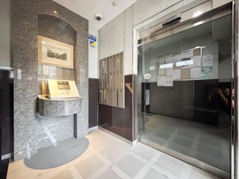 �G���g�����X�@�I�[�g���b�N