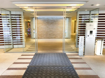 �G���g�����X�@�I�[�g���b�N