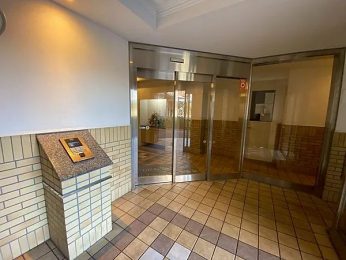 �G���g�����X�@�I�[�g���b�N